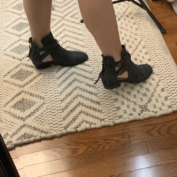 Cut out booties - Picture 5 of 5
